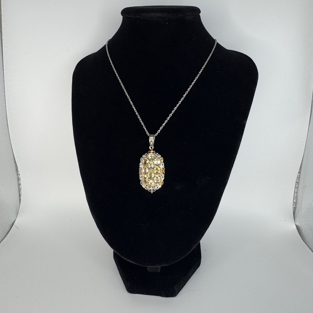 Elegant Gold Crystal Pendant Necklace